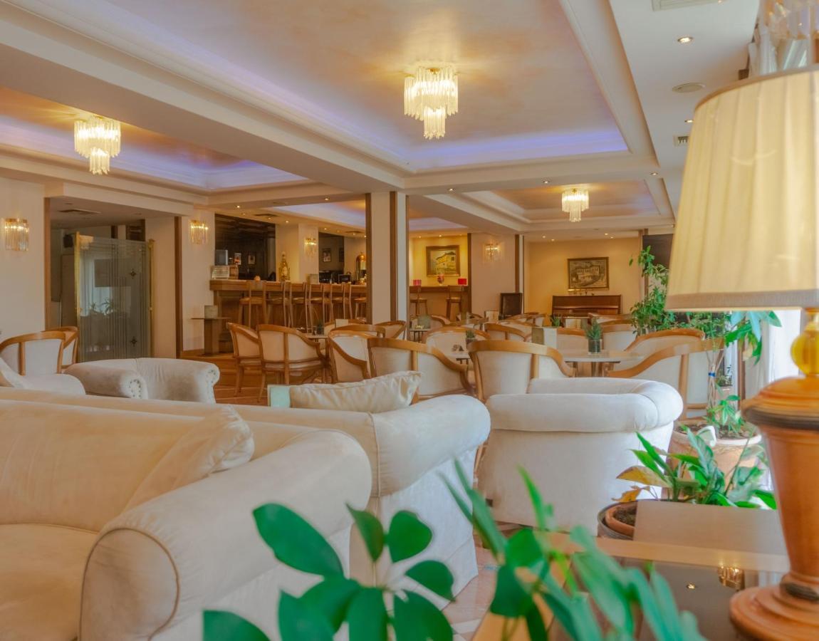 Park Hotel Volos Exterior photo